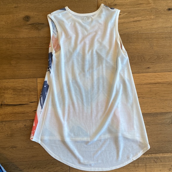 Sleeveless top - Picture 3 of 3